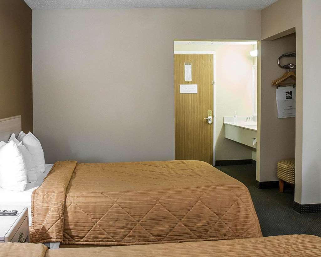 クオリティ イン ニア シックス フラッグ セントルイス Pacific 部屋 写真